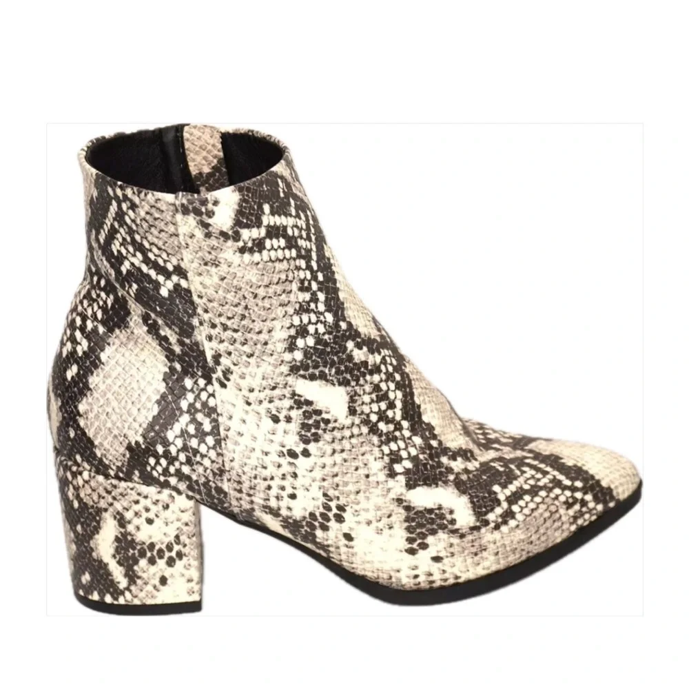 💕 Women’s Madden Girl Snake Skin Print Zippered Ankle Boots w/3” Block Heel